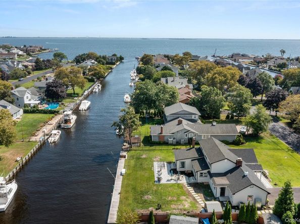 173 Tahlulah Lane, West Islip NY 11795
