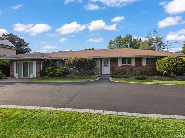137 Burr Rd, East Northport NY 11731
