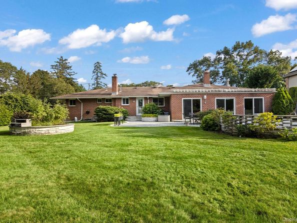 137 Burr Rd, East Northport NY 11731