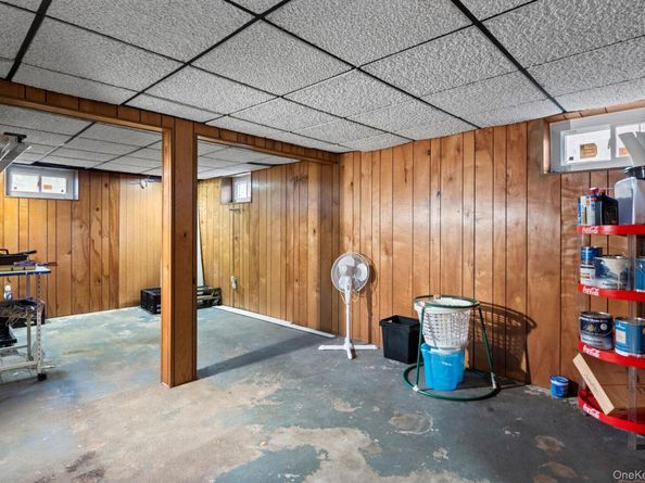 137 Burr Rd, East Northport NY 11731