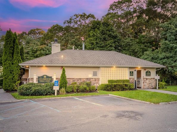 195 Lake Pointe Circle 195, Middle Island NY 11953