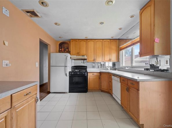 2986 Valley Road, Wantagh NY 11793