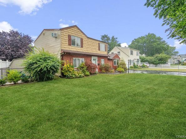 20 carnation Road, Levittown NY 11756