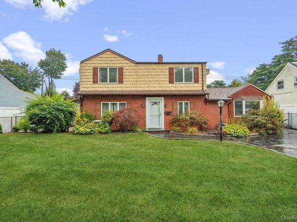 20 carnation Road, Levittown NY 11756