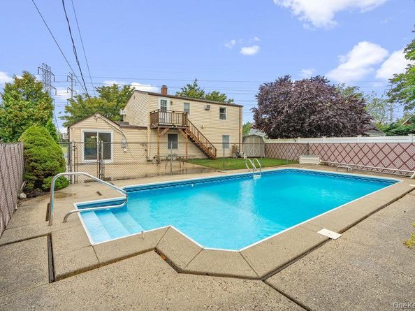 20 carnation Road, Levittown NY 11756