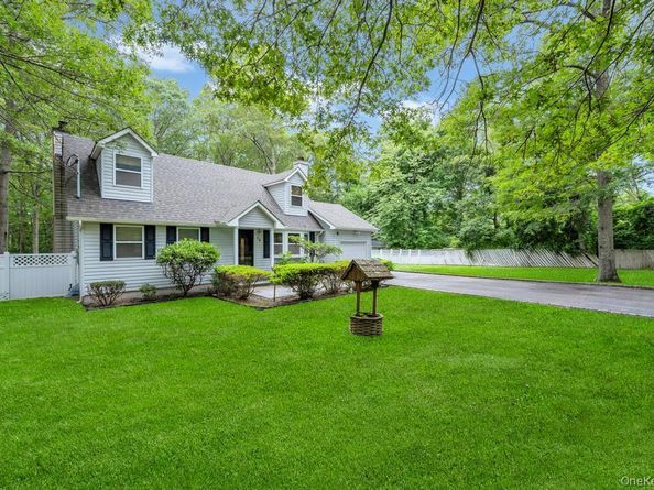 38 Pond Lane, Ridge NY 11961
