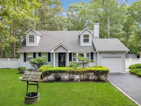 38 Pond Lane, Ridge NY 11961