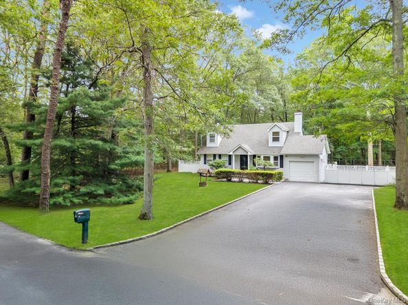 38 Pond Lane, Ridge NY 11961