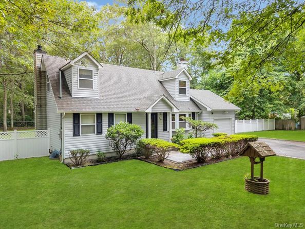 38 Pond Lane, Ridge NY 11961