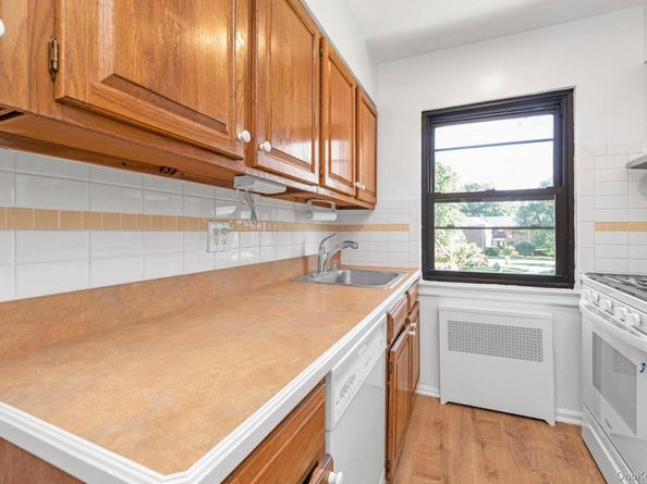 1197 E broadway K24, Hewlett NY 11557