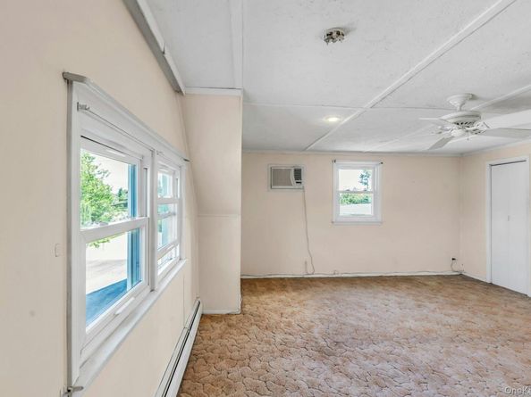 7 Tanager Lane, Levittown NY 11756