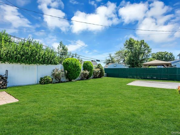 7 Tanager Lane, Levittown NY 11756