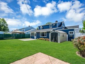 7 Tanager Lane, Levittown NY 11756