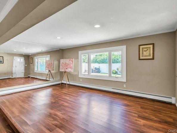 7 Tanager Lane, Levittown NY 11756