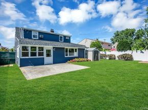 7 Tanager Lane, Levittown NY 11756