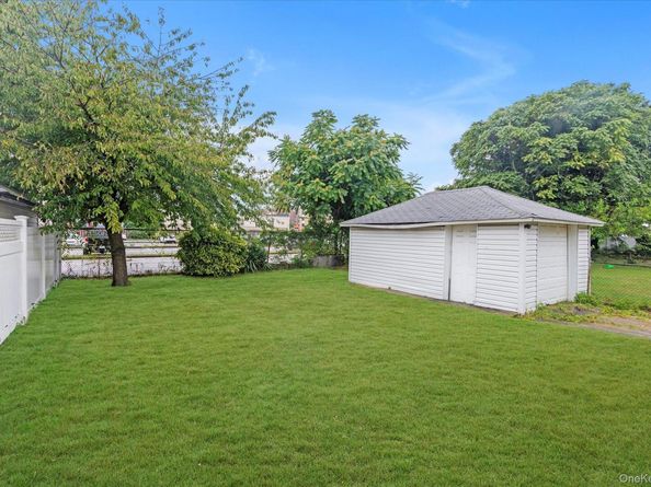 47 Harding Place, Freeport NY 11520