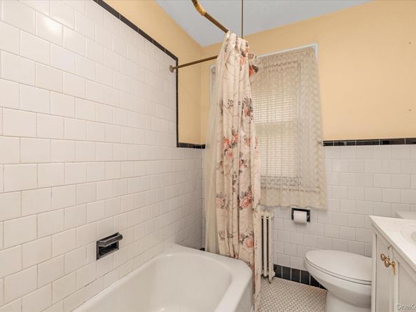 47 Harding Place, Freeport NY 11520