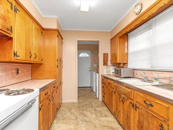 47 Harding Place, Freeport NY 11520