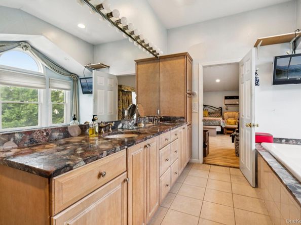 1267 Sturlane Place, Hewlett NY 11557