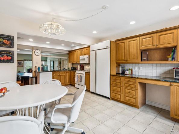 1267 Sturlane Place, Hewlett NY 11557