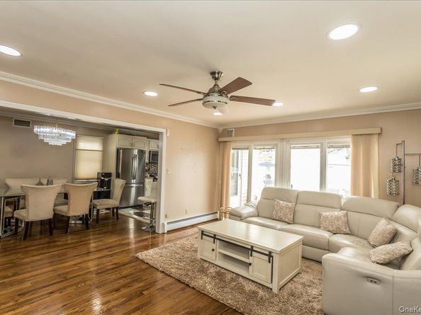 102 Vale Court, New Hyde Park NY 11040