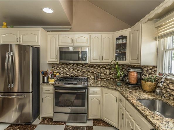 102 Vale Court, New Hyde Park NY 11040