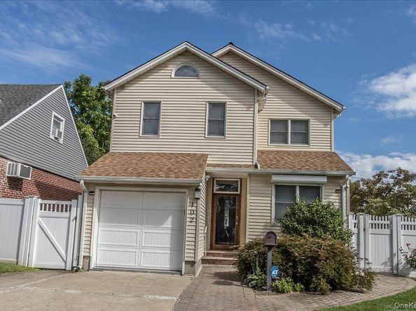 102 Vale Court, New Hyde Park NY 11040