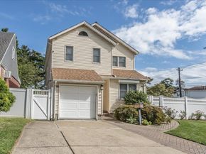 102 Vale Court, New Hyde Park NY 11040