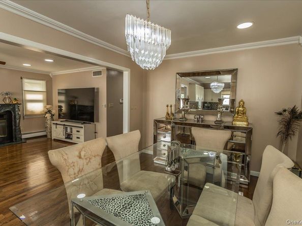 102 Vale Court, New Hyde Park NY 11040