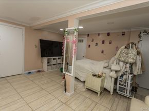 102 Vale Court, New Hyde Park NY 11040