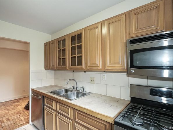 7510 Yellowstone Boulevard 2C, Rego Park NY 11374