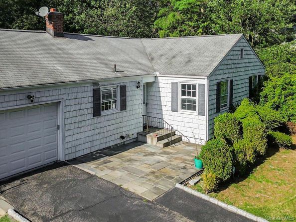90 Daisy Farms Drive, New Rochelle NY 10804