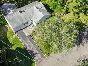90 Daisy Farms Drive, New Rochelle NY 10804