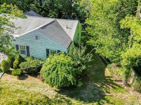 90 Daisy Farms Drive, New Rochelle NY 10804
