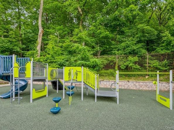 372 Central Park Avenue 2E, Scarsdale NY 10583