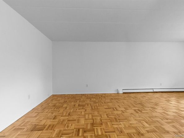 372 Central Park Avenue 2E, Scarsdale NY 10583