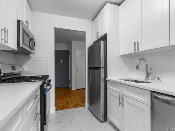 372 Central Park Avenue 2E, Scarsdale NY 10583