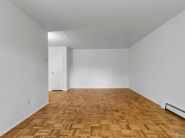 372 Central Park Avenue 2E, Scarsdale NY 10583