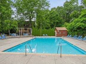 372 Central Park Avenue 2E, Scarsdale NY 10583