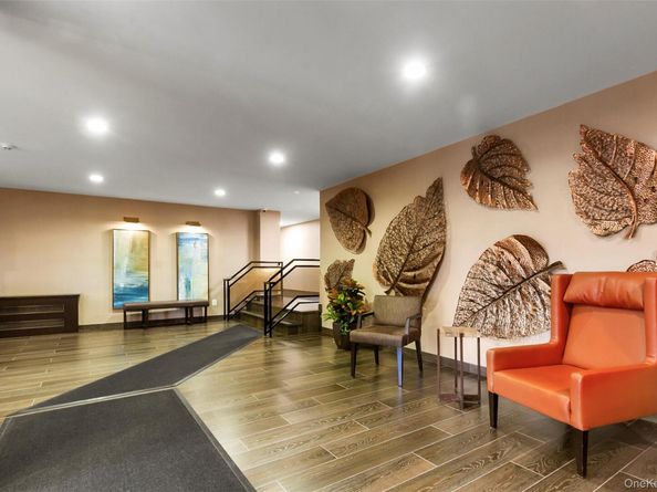 372 Central Park Avenue 2E, Scarsdale NY 10583