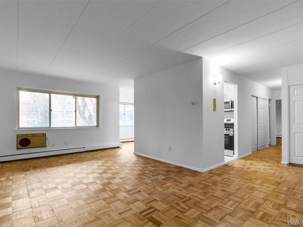 372 Central Park Avenue 2E, Scarsdale NY 10583