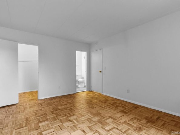 372 Central Park Avenue 2E, Scarsdale NY 10583