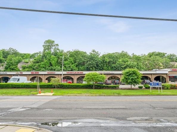 372 Central Park Avenue 2E, Scarsdale NY 10583