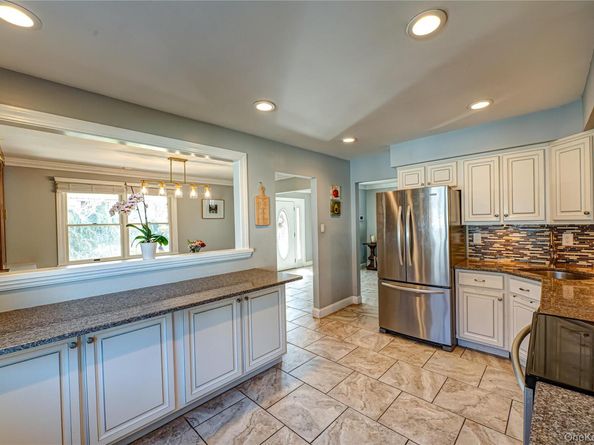 1 Freedom Court, Babylon NY 11702