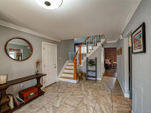 1 Freedom Court, Babylon NY 11702