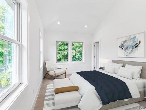 21 Montauk Hwy #2 2, Westhampton NY 11977