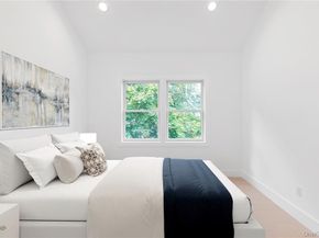 21 Montauk Hwy #2 2, Westhampton NY 11977