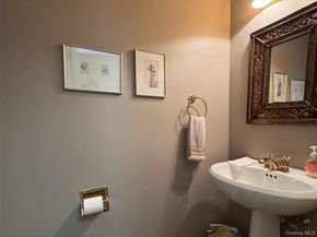 10 Briarbrook Drive, Briarcliff Manor NY 10510