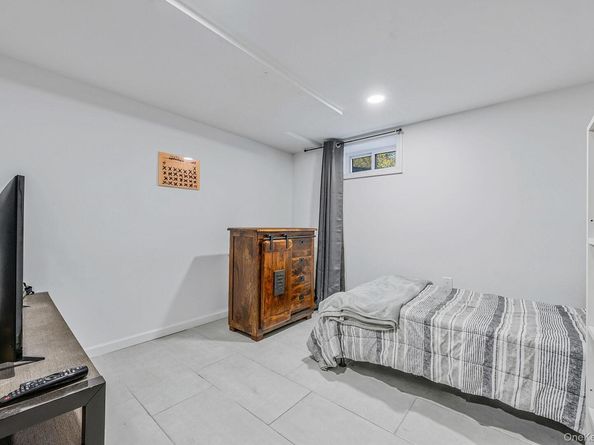 25 Farmington Lane, Melville NY 11747