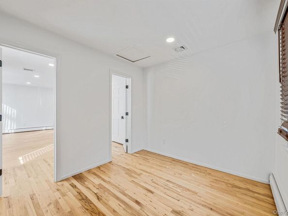 25 Farmington Lane, Melville NY 11747